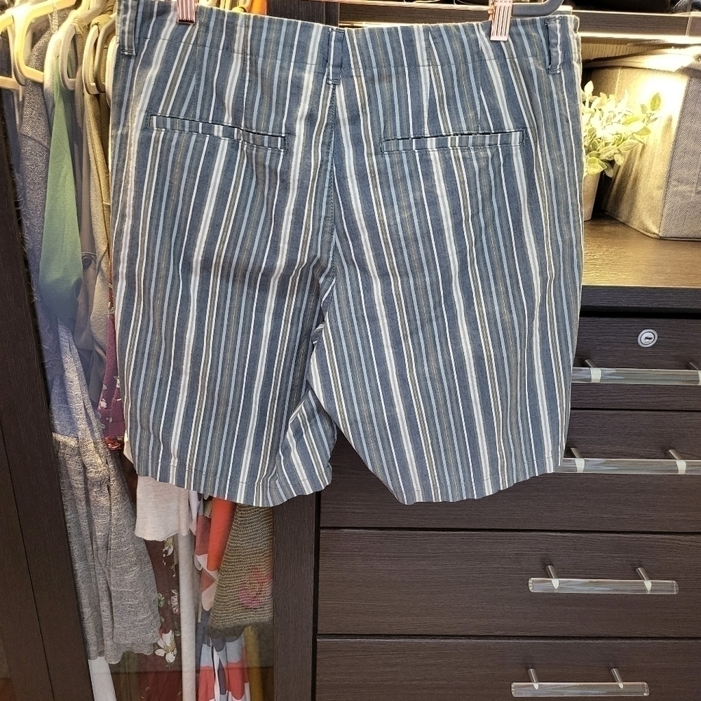 Lee Regular Fit Mid Rise Bermuda short with gold thread - Picture 4 of 5